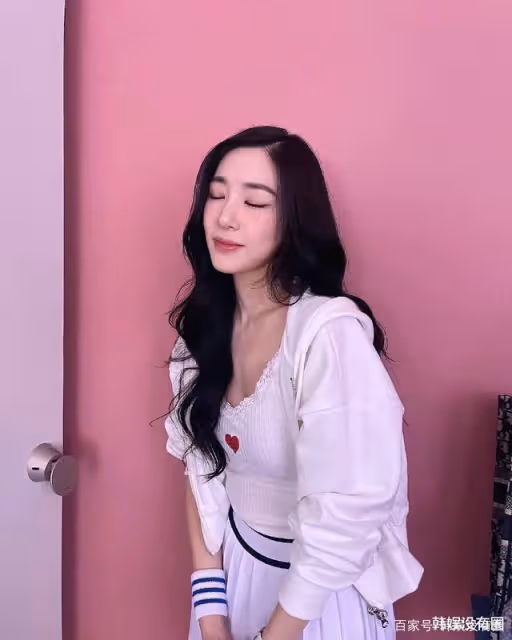 夢回2007?少女時代Tiffany黃美英重現「出道造型」,美貌依舊