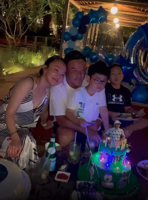 新加坡第一美范文芳為老公慶生!膚白貌美如少女,7歲兒子神似爸