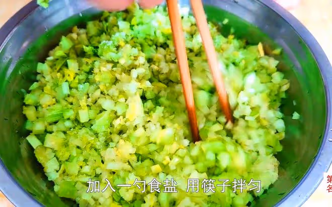 夏天包餃子，白菜，韭菜靠邊站，試試這兩種餡料，鮮香美味又解饞