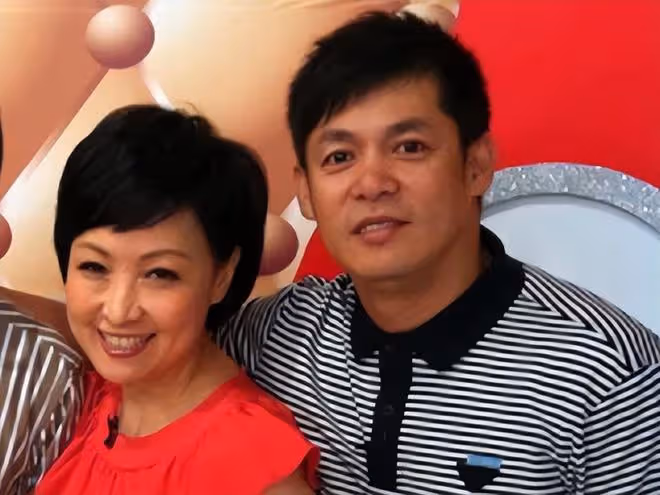 曾志偉前妻參加婚禮!接捧花引歡呼,跟小12歲男友分手後單身多年