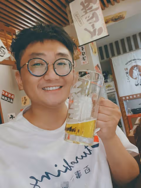 郭德綱豪宅內景首次曝光!地毯繡龍門口立孔雀標本,滿屋古董搶眼