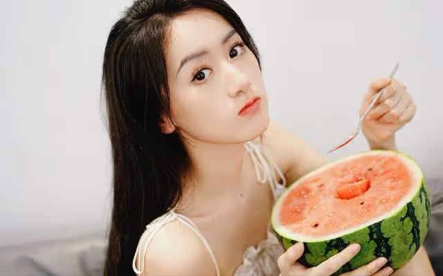 又一小花翻車!曝《琉璃》女主偷漏稅被罰97萬,疑遭品牌方除名