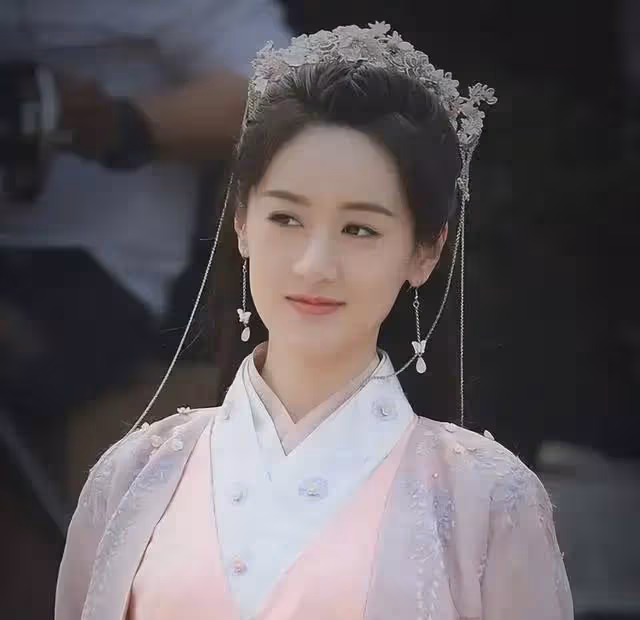 又一小花翻車!曝《琉璃》女主偷漏稅被罰97萬,疑遭品牌方除名