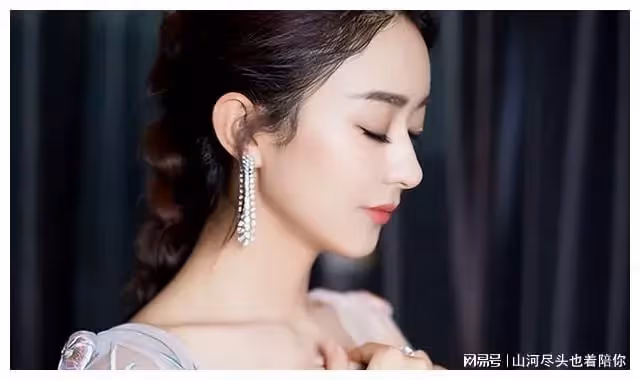太優秀了!趙麗穎主演的電視劇放量突破2000億!