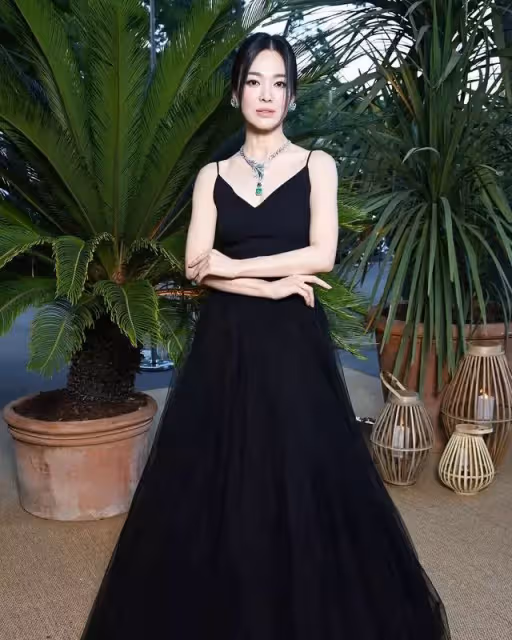 四十而已,宋慧喬現身巴黎Chaumet晚宴,展現出令人驚嘆的美麗