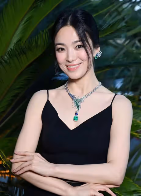 四十而已,宋慧喬現身巴黎Chaumet晚宴,展現出令人驚嘆的美麗