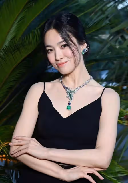 四十而已,宋慧喬現身巴黎Chaumet晚宴,展現出令人驚嘆的美麗