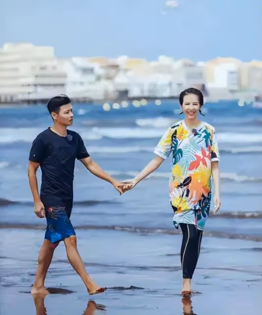 8位嫁給內地人的香港女星,有人連生4胎,有人被婆婆嫌棄不能生