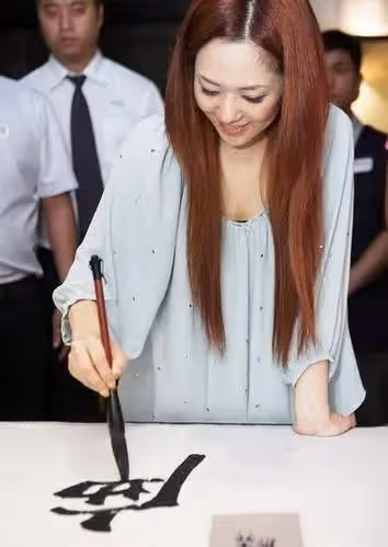 蒼老師形似少女出鏡,難道想復出了嗎?