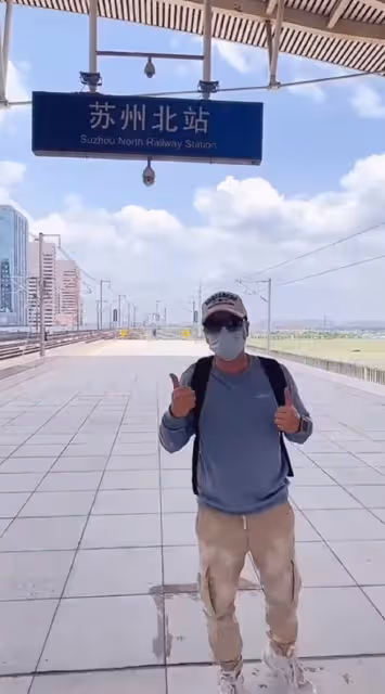 甄子丹坐高鐵到杭州,一路小跑等車難掩激動,大讚祖國的子彈列車