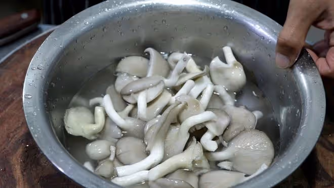 人到中年養肝太重要！肝臟最愛的5種食物，好吃又好做，別心疼錢