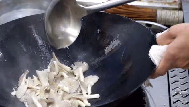 人到中年養肝太重要！肝臟最愛的5種食物，好吃又好做，別心疼錢