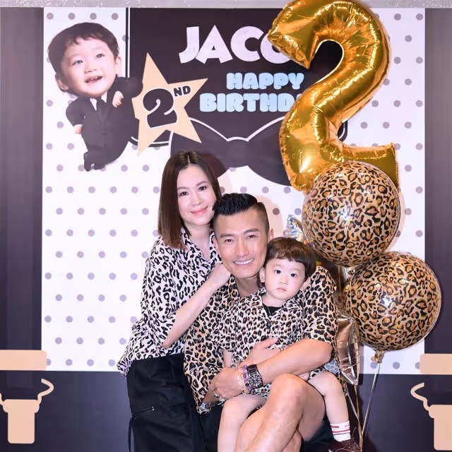 陳山聰兒子Jaco兩歲生日　佘詩曼索吻小壽星一臉厭棄！