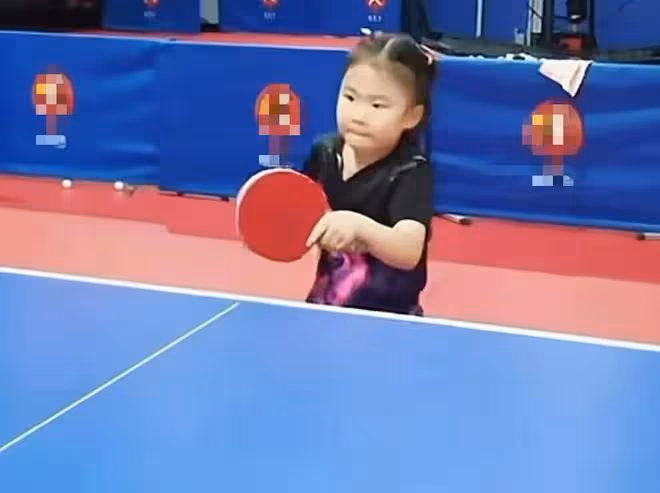 王楠排面太大了！6歲女兒練球世界冠軍輪流陪練，球技驚艷引期待