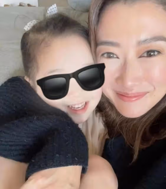 凍齡！謝霆鋒39歲妹妹未婚生子後狀態更佳，至今仍未透露生父身份