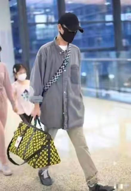 文章帶女兒被誤認一家三口,倆閨女身高差距大,長姐如母超成熟!