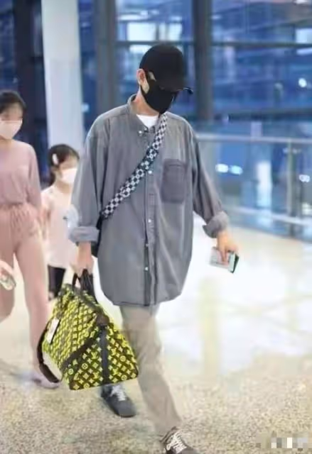 文章帶女兒被誤認一家三口,倆閨女身高差距大,長姐如母超成熟!