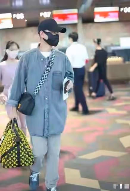 文章帶女兒被誤認一家三口,倆閨女身高差距大,長姐如母超成熟!