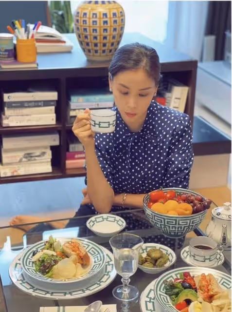 張東健高小英夫妻的家,20萬沙發與名瓷果盤,這生活,實名羨慕了