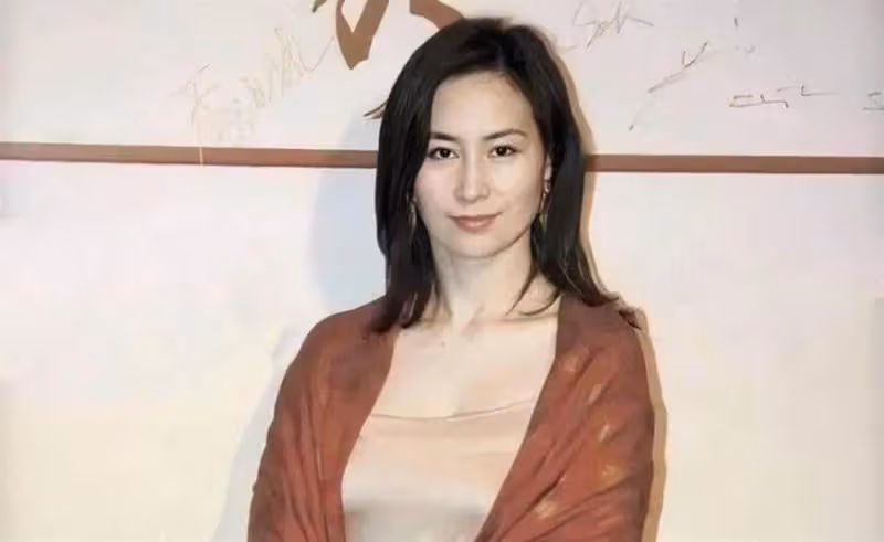 賭王之女何超瓊,身家300億仍心懷仁義,每月接濟前男友母親10萬,為保姆養老送終:她心懷大愛