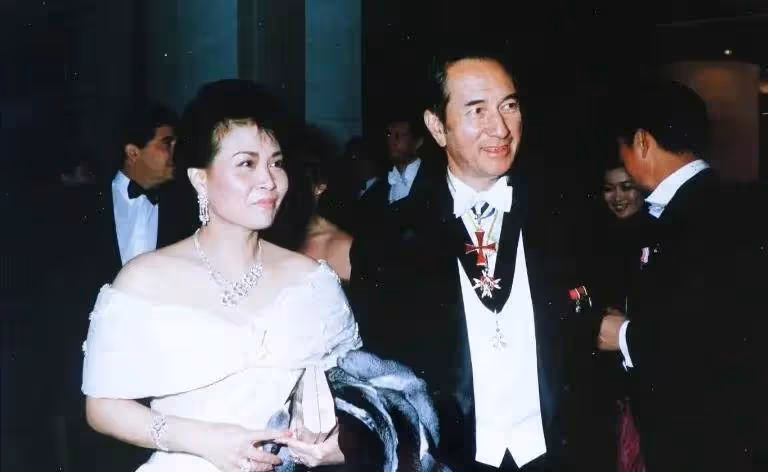 賭王之女何超瓊,身家300億仍心懷仁義,每月接濟前男友母親10萬,為保姆養老送終:她心懷大愛