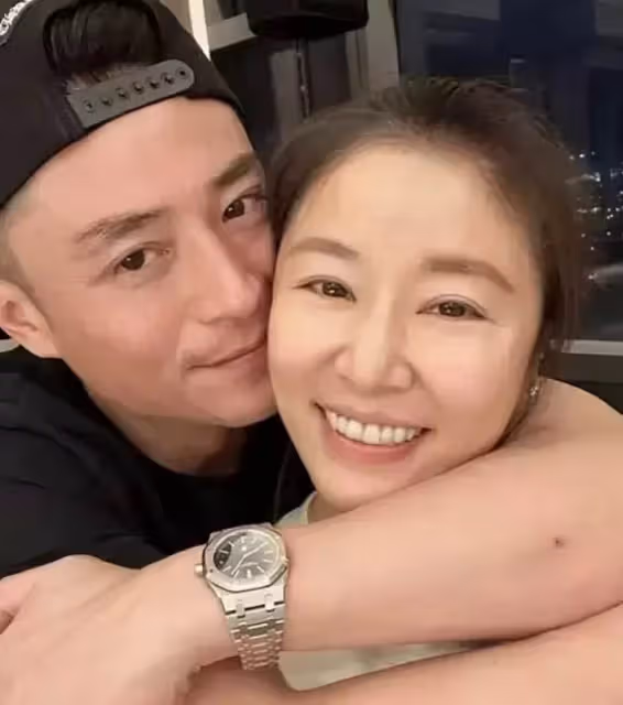 7歲小海豚正臉照曝光!遺傳林心如霍建華好基因,膚白貌美五官精緻,全網驚呼:這真的不是楊冪?