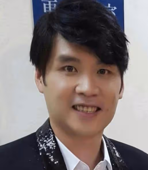 葉勝欽骨髓重疾驟逝「連告別式也沒有」享年僅47歲,今「現身」金曲獎,音容笑貌尤在,惹現場淚崩