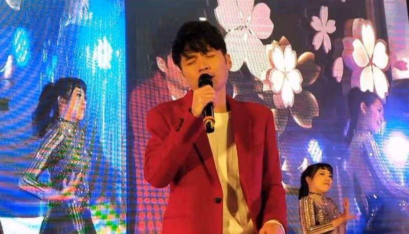 葉勝欽骨髓重疾驟逝「連告別式也沒有」享年僅47歲,今「現身」金曲獎,音容笑貌尤在,惹現場淚崩