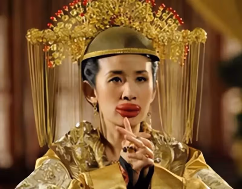 吳君如女兒近照曝光!染發穿開叉裙打扮成熟,長相隨陳可辛,網友:16歲孩子打扮像30歲