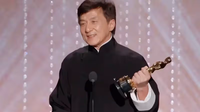 成龍有多敢說?自曝做假慈善,評價李小龍功夫不如自己