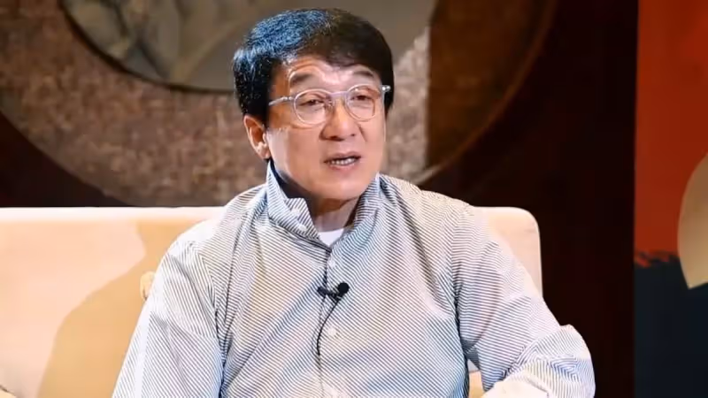 成龍有多敢說?自曝做假慈善,評價李小龍功夫不如自己