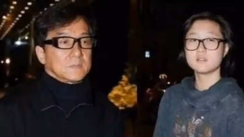 成龍有多敢說?自曝做假慈善,評價李小龍功夫不如自己