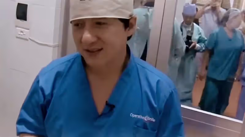 成龍有多敢說?自曝做假慈善,評價李小龍功夫不如自己