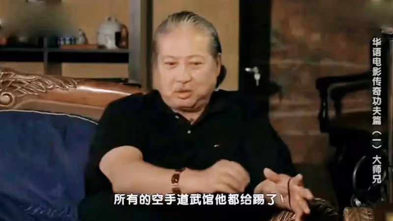 成龍有多敢說?自曝做假慈善,評價李小龍功夫不如自己