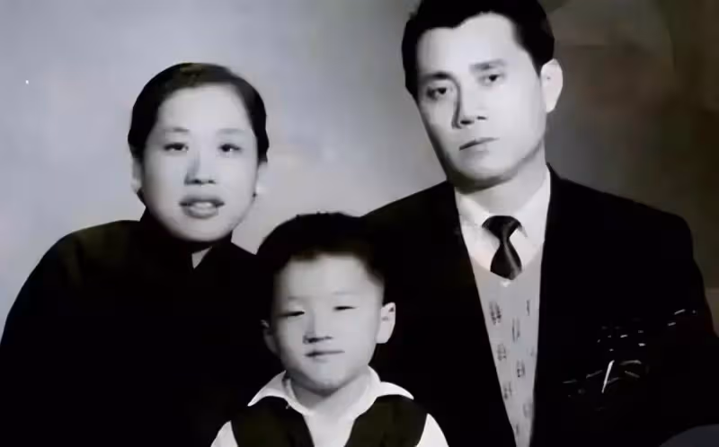 1994年成龍安徽認祖歸宗,兩個哥哥一貧如洗,他為何不伸出援手?