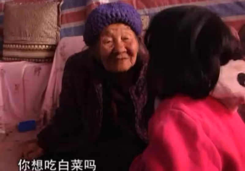 心酸！當你的孩子還在撒嬌時，這名5歲小女孩已經扛起了一個家，想起媽媽眼淚打轉，惹阿嬤鼻酸：無法實現