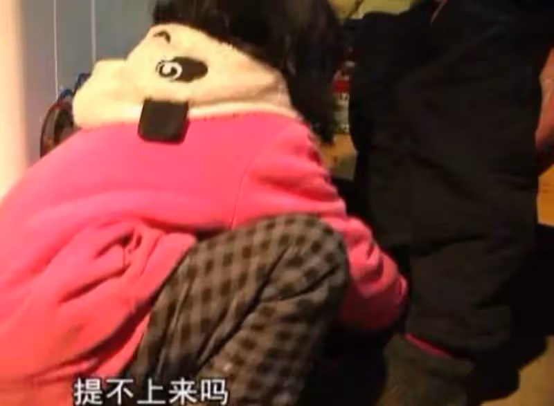 心酸！當你的孩子還在撒嬌時，這名5歲小女孩已經扛起了一個家，想起媽媽眼淚打轉，惹阿嬤鼻酸：無法實現
