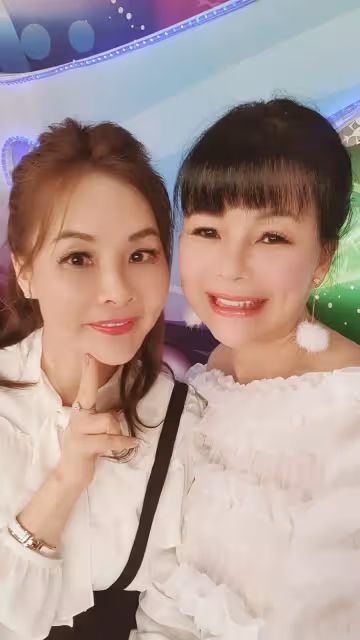 夫妻本是同林鳥!56歲許聖梅替丈夫還千萬債務,月燒17萬「獨扛家計」,父親彌留丈夫抱著頭淚奔:到老就是個伴