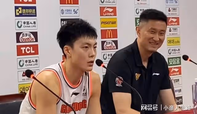 中國男籃輸球原因揭曉,胡明軒說的很對,杜鋒無愧於名帥稱號