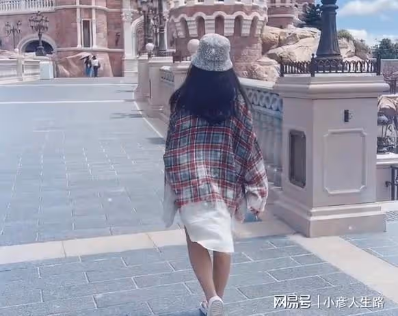 李湘王岳倫同曬女兒遊玩照,王詩齡瘦20斤似脫胎換骨,越來越美
