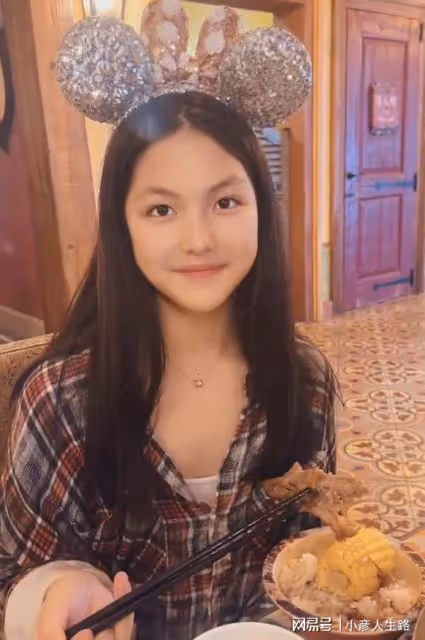 李湘王岳倫同曬女兒遊玩照,王詩齡瘦20斤似脫胎換骨,越來越美