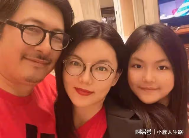 李湘王岳倫同曬女兒遊玩照,王詩齡瘦20斤似脫胎換骨,越來越美