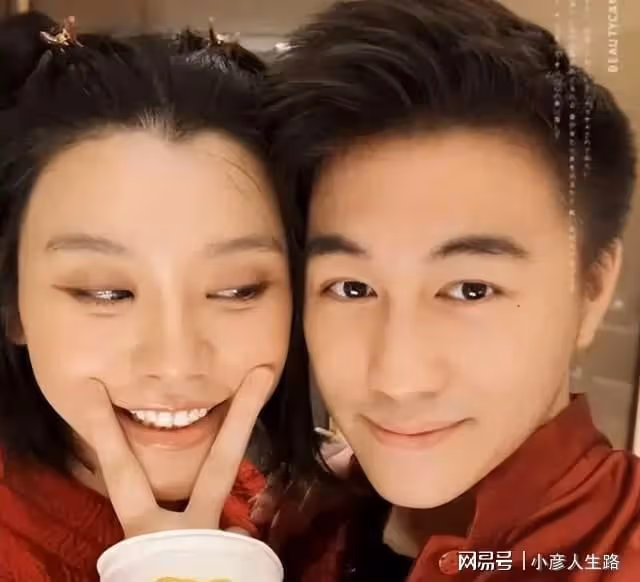 何猷君奚夢瑤過二人世界,十指緊扣街頭散步超浪漫,未帶一雙兒女