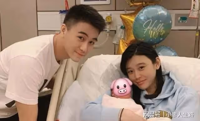 何猷君奚夢瑤過二人世界,十指緊扣街頭散步超浪漫,未帶一雙兒女