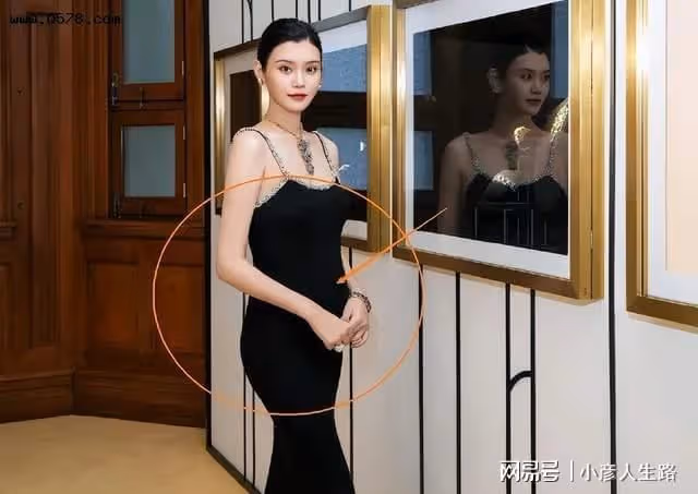 何猷君奚夢瑤過二人世界,十指緊扣街頭散步超浪漫,未帶一雙兒女