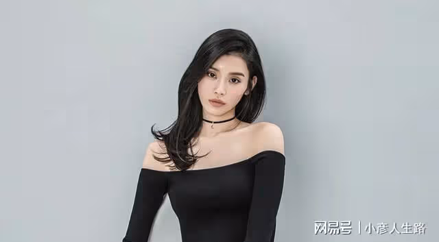 何猷君奚夢瑤過二人世界,十指緊扣街頭散步超浪漫,未帶一雙兒女