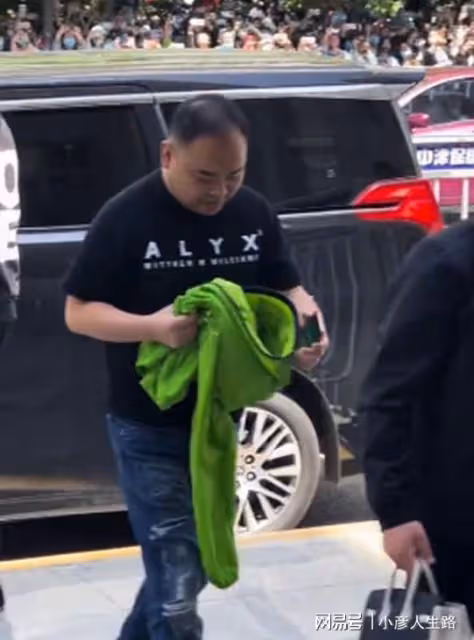 德雲社侯震深夜發文,引發粉絲熱議,還是少侯爺的生活趣事多