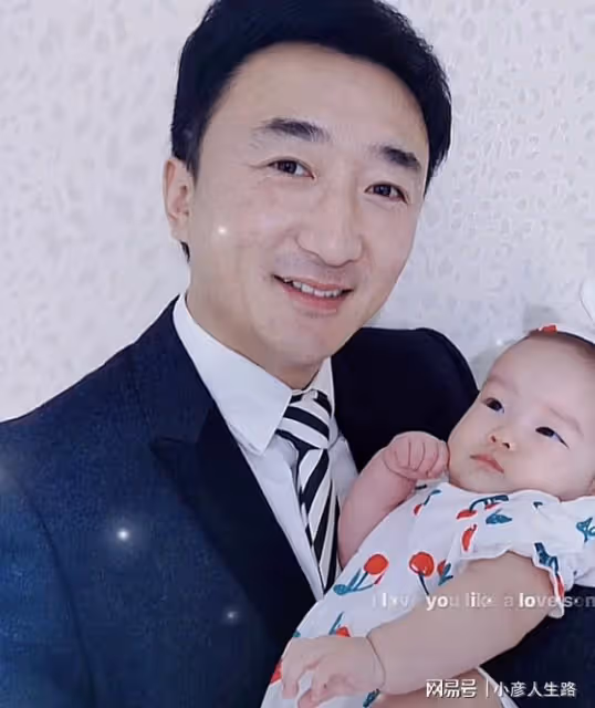 劉伯勛妻子悲痛告別丈夫,將堅強帶好一雙兒女,親密聊天記錄曝光