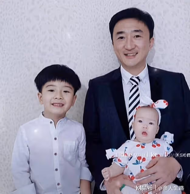 劉伯勛妻子悲痛告別丈夫,將堅強帶好一雙兒女,親密聊天記錄曝光