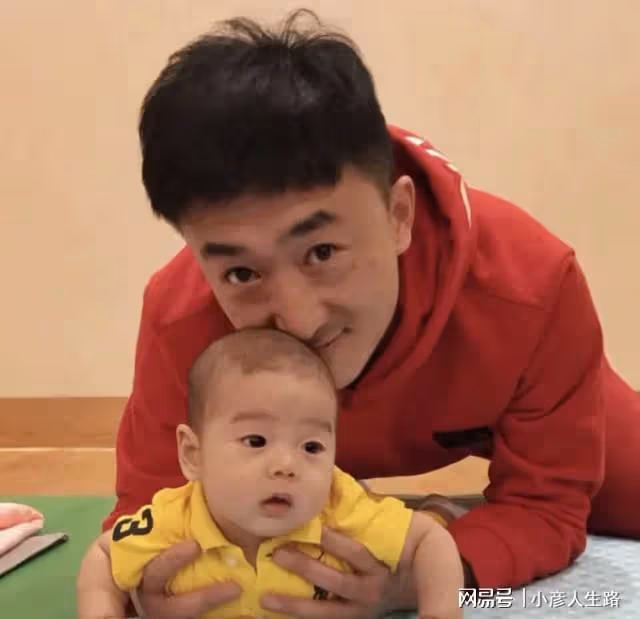 劉伯勛妻子悲痛告別丈夫,將堅強帶好一雙兒女,親密聊天記錄曝光